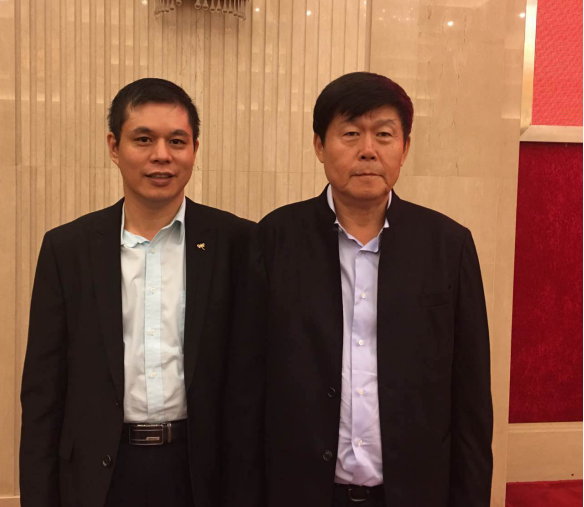 仟億達董事長鄭兩斌與北京黑龍江企業(yè)商會會長田在瑋合影 仟億達董事長鄭兩斌與北京黑龍江企業(yè)商會會長田在瑋合影